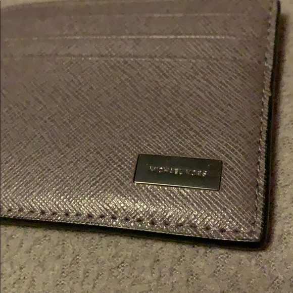 Michael Kors wallet - Picture 2 of 4